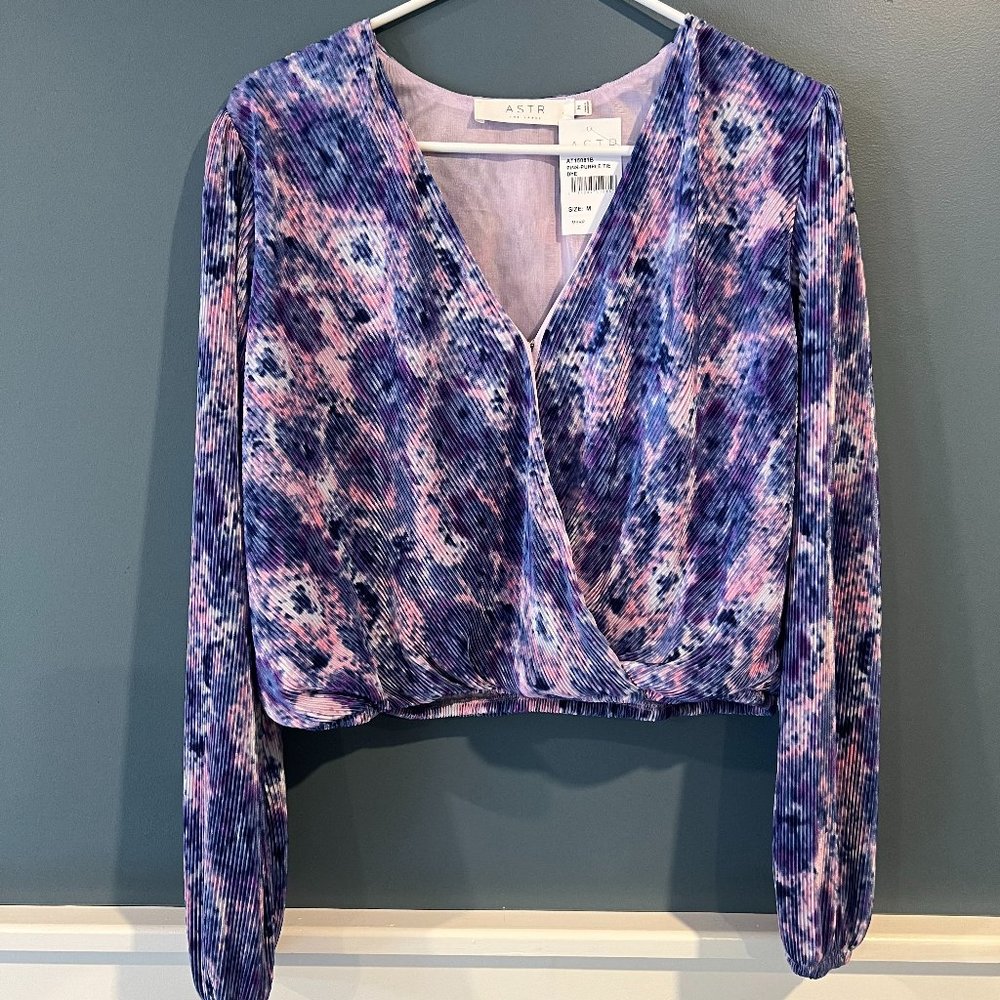 ASTR Pleated Long Sleeve Surplice Top in Pink/Purple Tie Dye, Medium (New!)